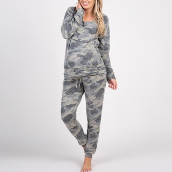 EComm: Affordable ways to bump up your summer maternity look